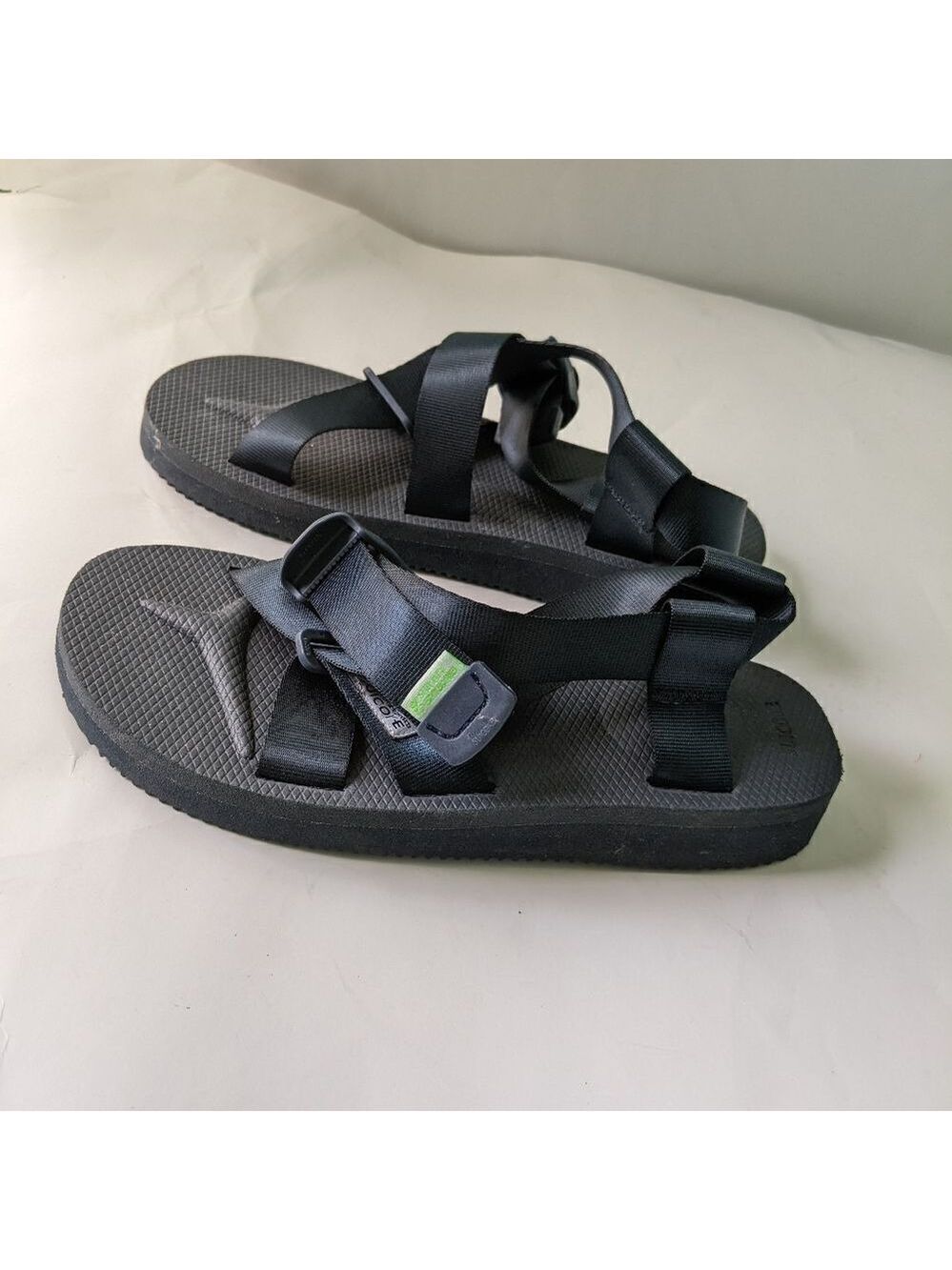 SUICOKE sandals size 6 in EUC